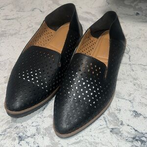 Adrienne Vittadini 7.5 man made leather loafer.